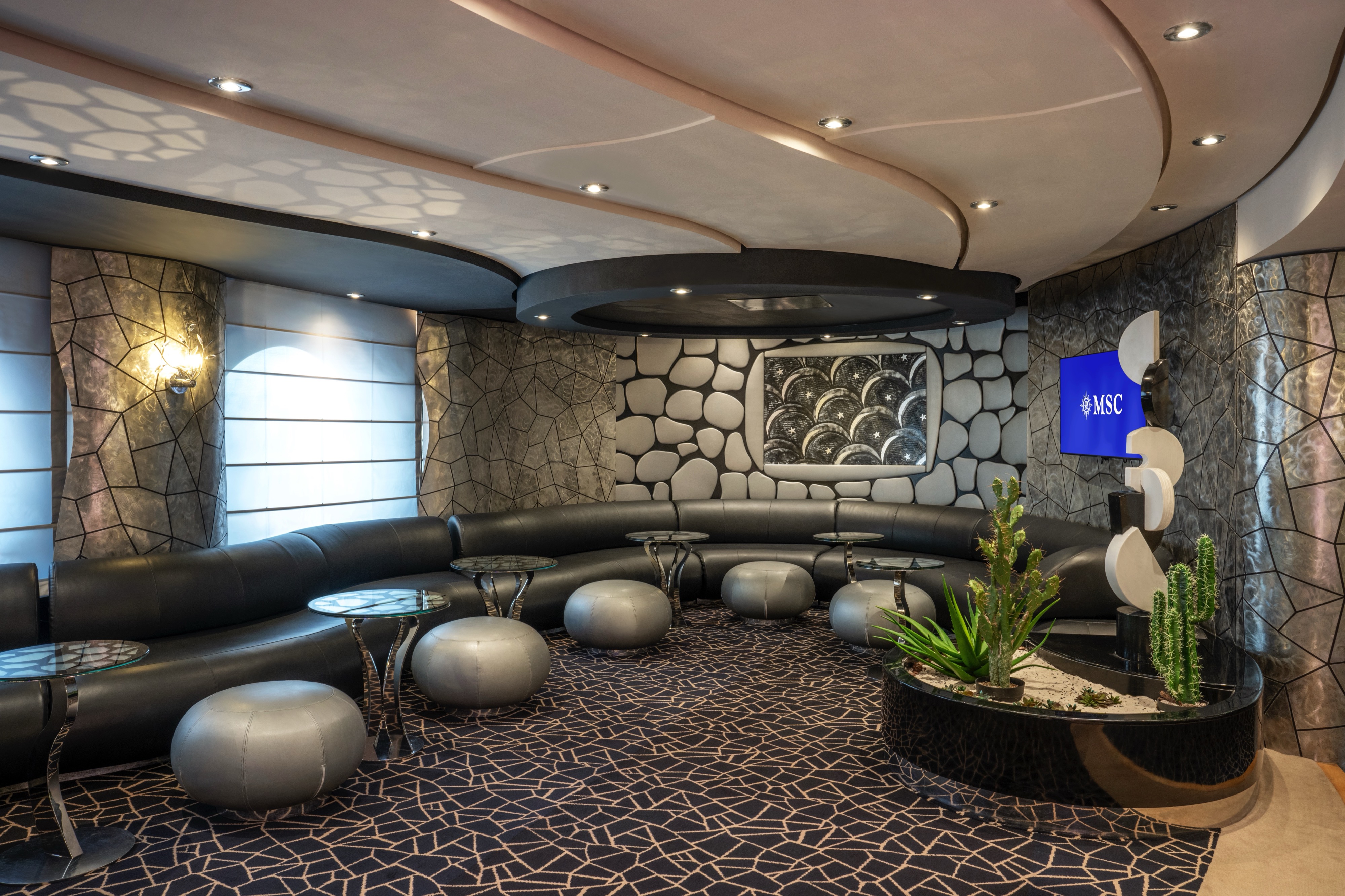 MSC Divina - Black and White Lounge